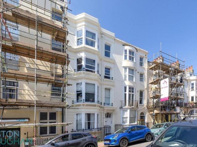 Flat for sale in Queen's Park, Brighton