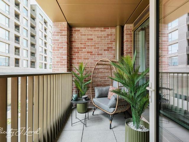 Flat for sale in Oval, Isle Of Man