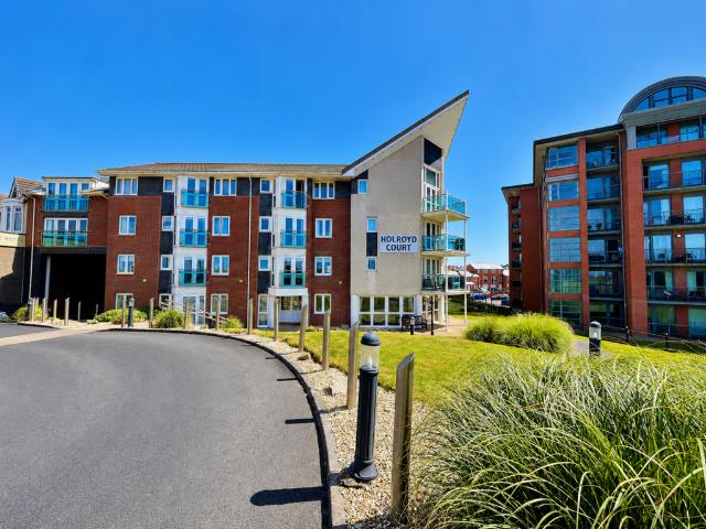 Flat for sale in Knowle, Blackpool