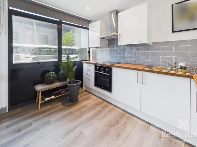 Flat for sale in Eastmoor, West Yorkshire