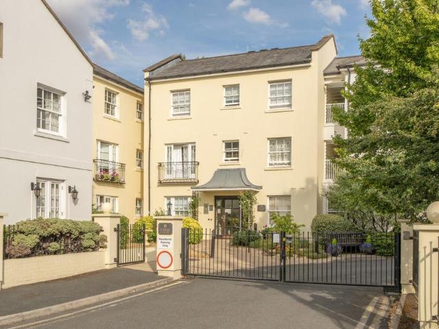 Flat for sale in Bath Road Shops, Cheltenham