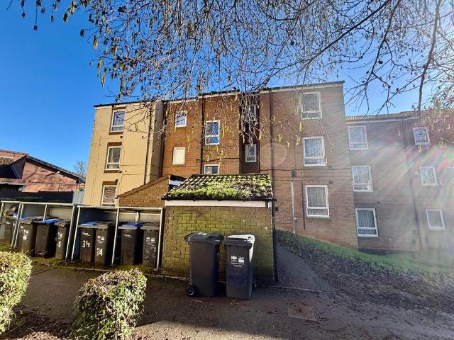Flat for sale in Southfields, Northampton