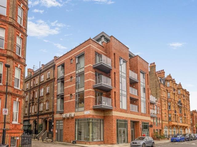 Flat for sale in West Kensington, Greater London