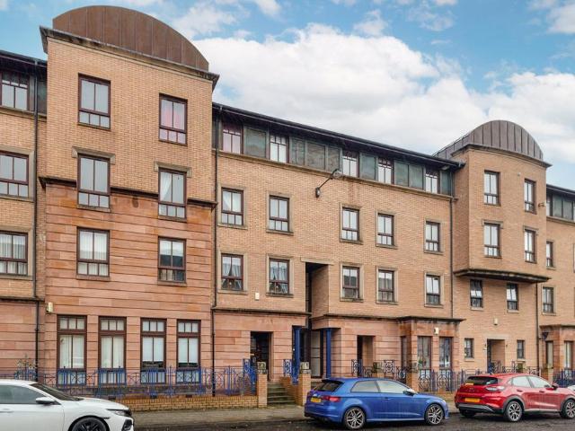 Flat for sale in Hutchesontown, Gorbals