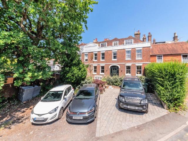 Flat for sale in Broadwater Down, Sandown Park