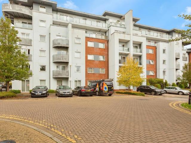 Flat for sale in Southcourt, Aylesbury