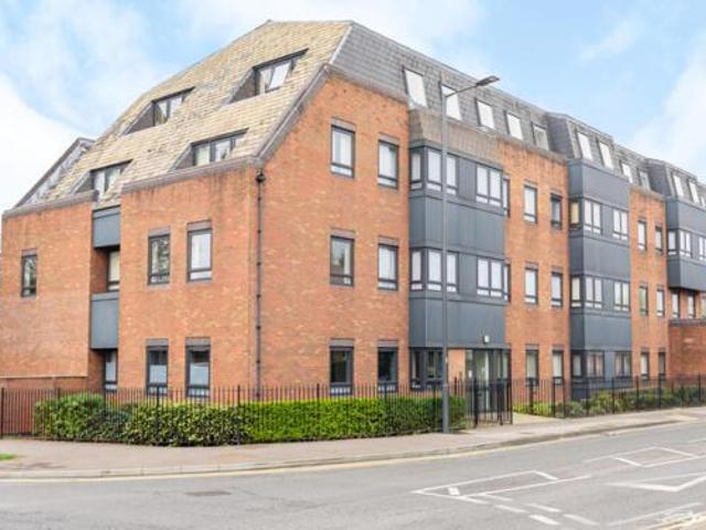 House for sale in Greater London