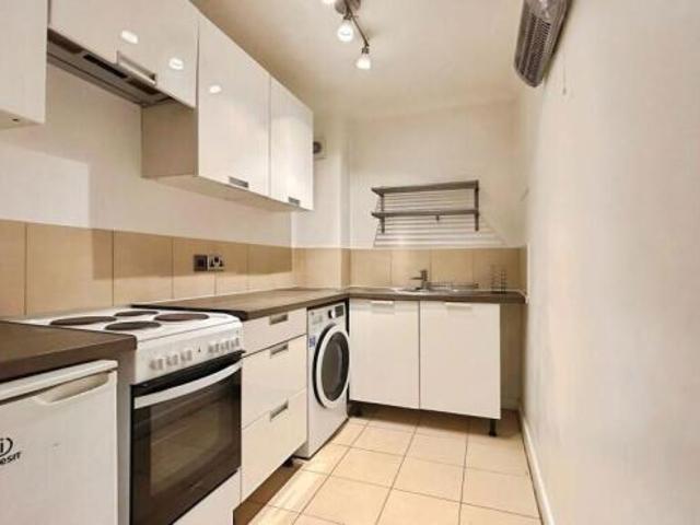 Apartment for sale in Chilworth Old Village, Test Valley