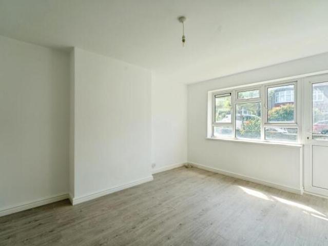 Apartment for sale in Cat Hill, England