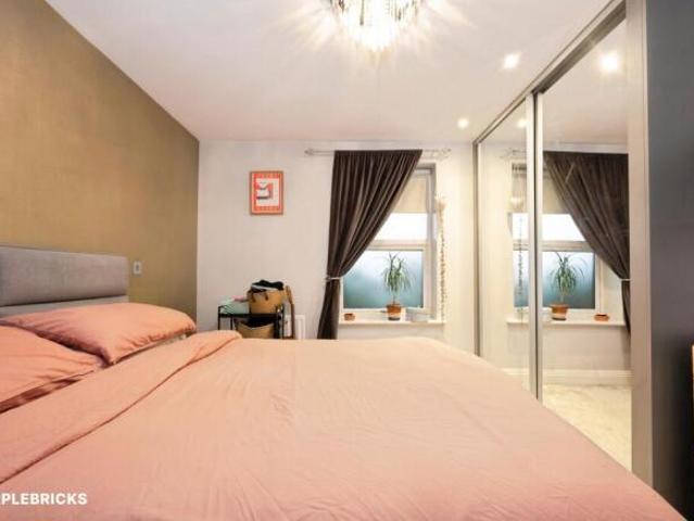Apartment for sale in London Borough of Richmond upon Thames, Greater London
