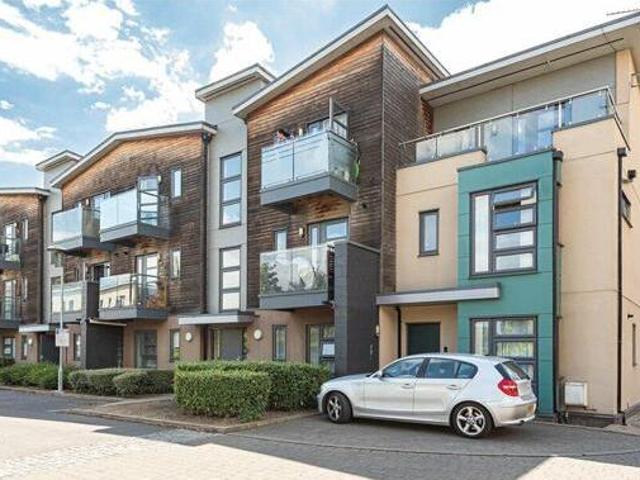 House for sale in Greater London