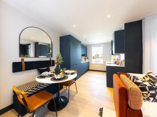 Apartment for sale in Cat Hill, England