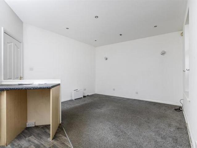 Apartment for sale in Huddersfield, Kirklees