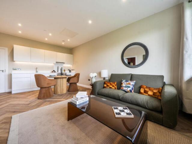 Apartment for sale in Five Acres, Hertfordshire