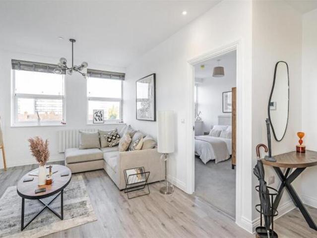 Apartment for sale in Green Close, Warwickshire