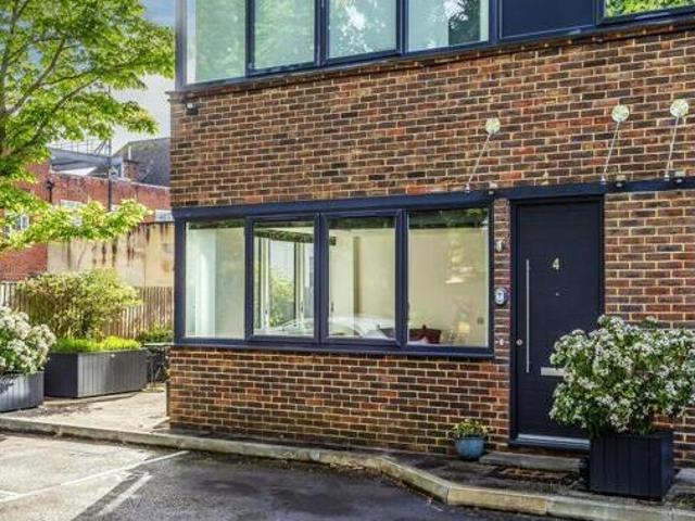 House for sale in Pachesham Park, Surrey