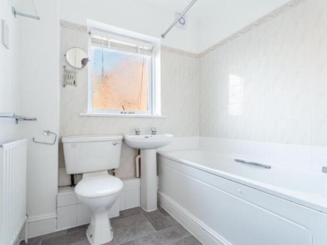 Apartment for sale in Five Acres, Hertfordshire