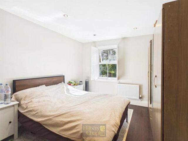 Apartment for sale in Navestock Side