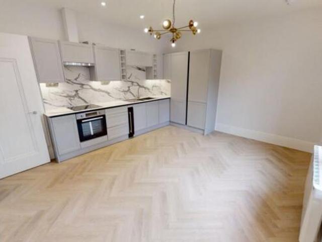 Flat for sale in Epsom, Surrey