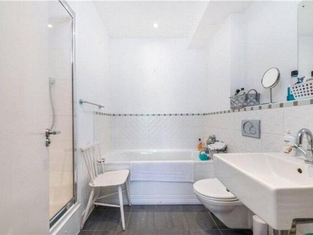 Apartment for sale in Barnes, Greater London
