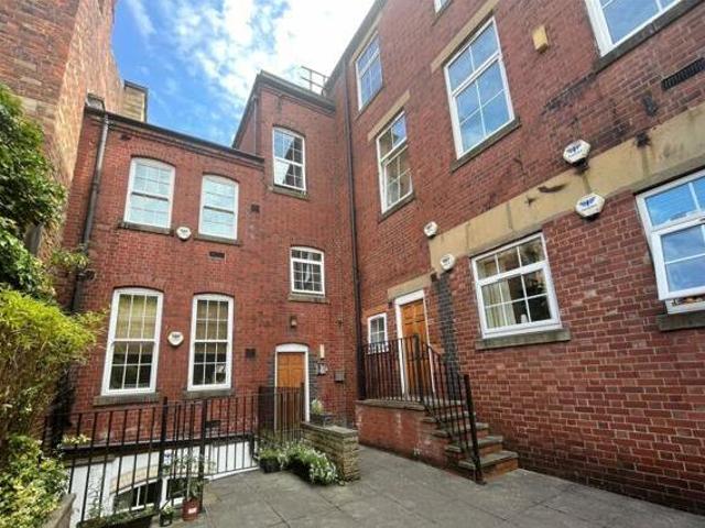 House for sale in Batley, West Yorkshire