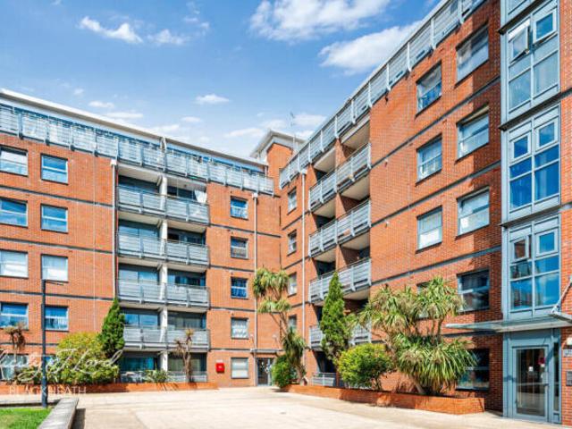 Apartment for sale in Shooters Hill, Greater London