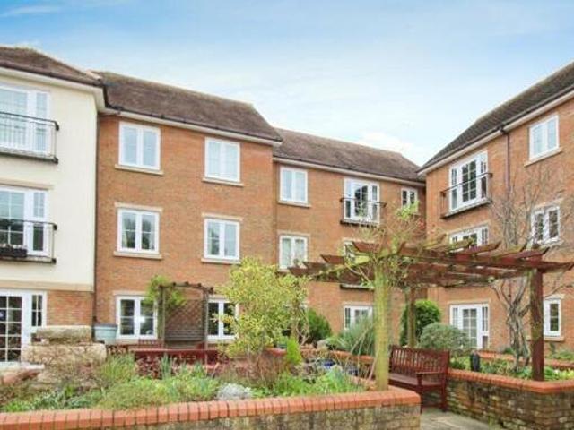 House for sale in Ashlyns Estate, Pouchen End