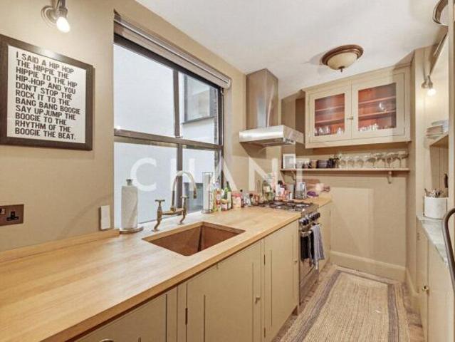 Apartment for sale in Lyons, Greater London
