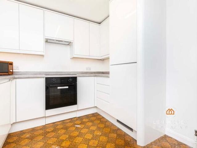 Apartment for sale in Poole