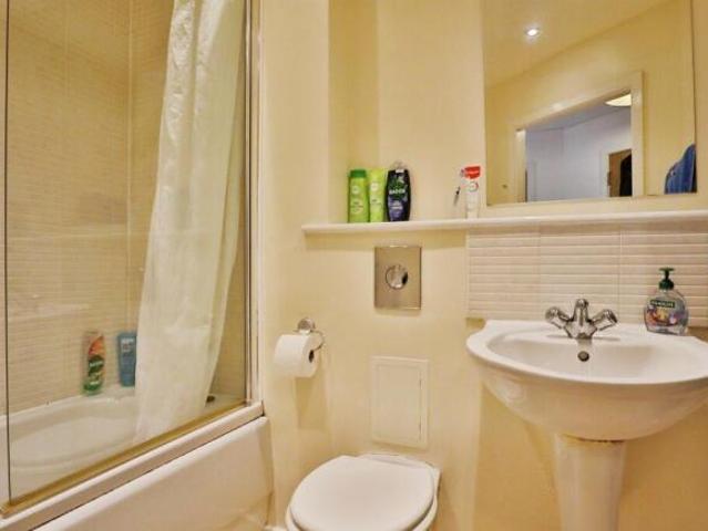 Apartment for sale in Richmond Hill, West Yorkshire
