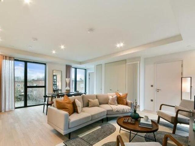 House for sale in Brentford End, Greater London