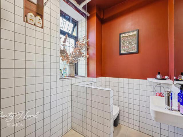 Apartment for sale in Blenheim Gardens Estate, Greater London