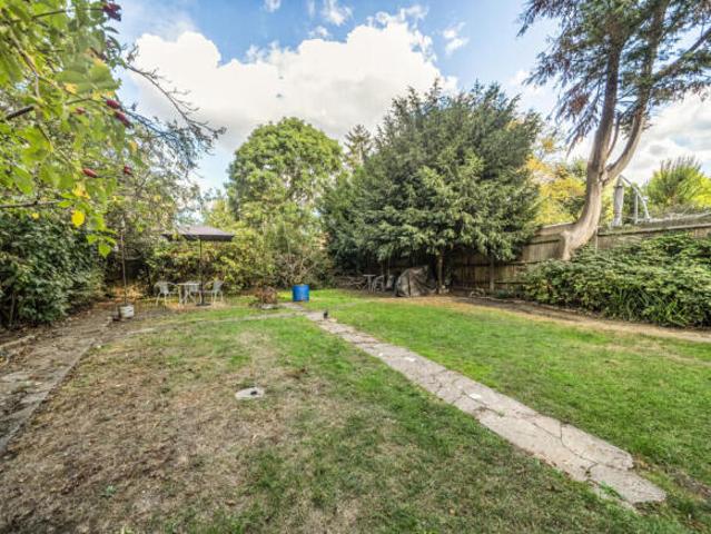 Apartment for sale in Burnt Ash Green, Greater London