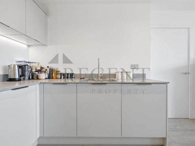 Apartment for sale in Watford, Hertfordshire