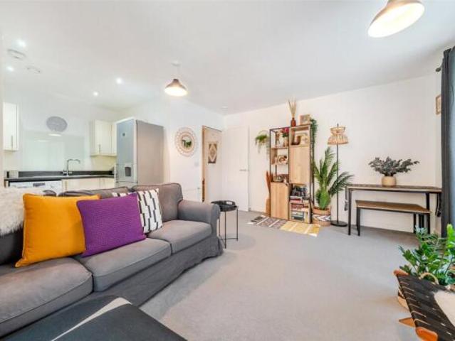 Apartment for sale in Erith, Greater London