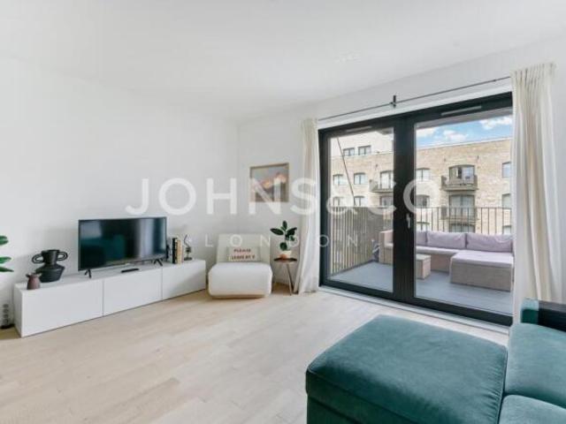 Apartment for sale in Brentford End, Greater London