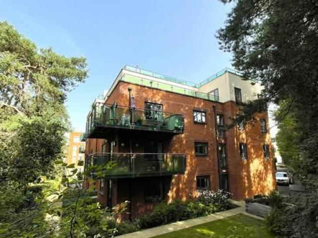 House for sale in Heol-las, Surrey