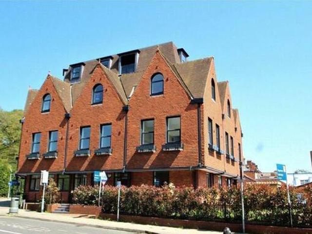 House for sale in Heol-las, Surrey