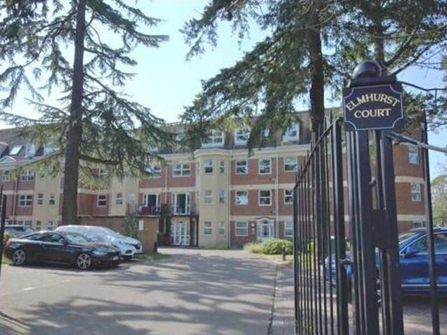 House for sale in Heol-las, Surrey