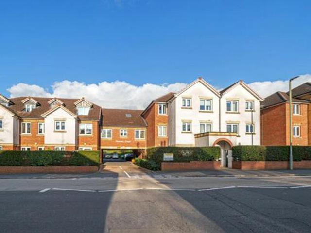 House for sale in Heol-las, Surrey