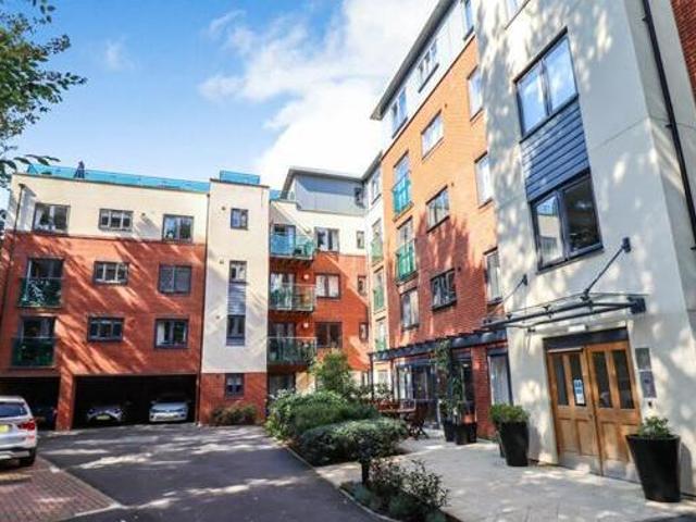 House for sale in Heol-las, Surrey