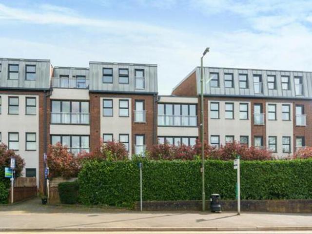 House for sale in Heol-las, Surrey
