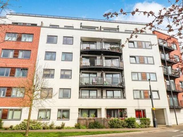House for sale in Heol-las, Surrey