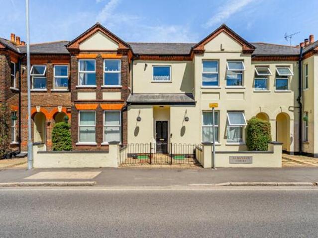 Apartment for sale in Five Acres, Hertfordshire