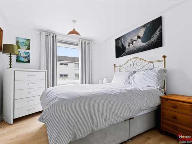 Apartment for sale in Canongate, Old Town