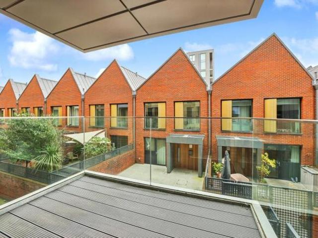 Apartment for sale in London Borough of Hammersmith and Fulham, Greater London