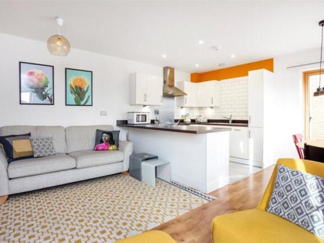 Apartment for sale in Manor Park, Greater London