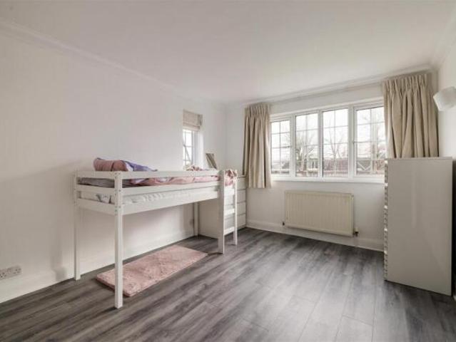Apartment for sale in South Woodford, Greater London