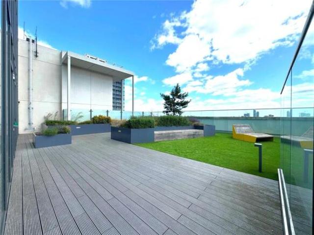 Apartment for sale in Cat Hill, England