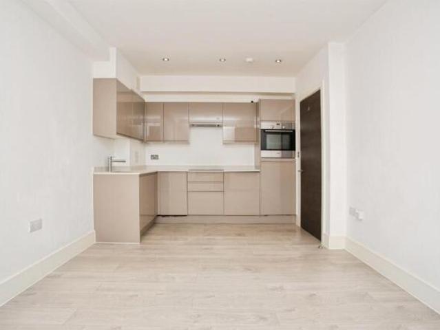 Apartment for sale in Watford, Hertfordshire